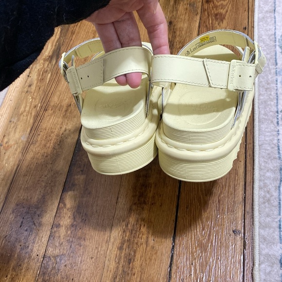 Size 10 VOSS WOMEN'S LEATHER STRAP SANDALS Dr Marten Pastel Yellow - Picture 4 of 7